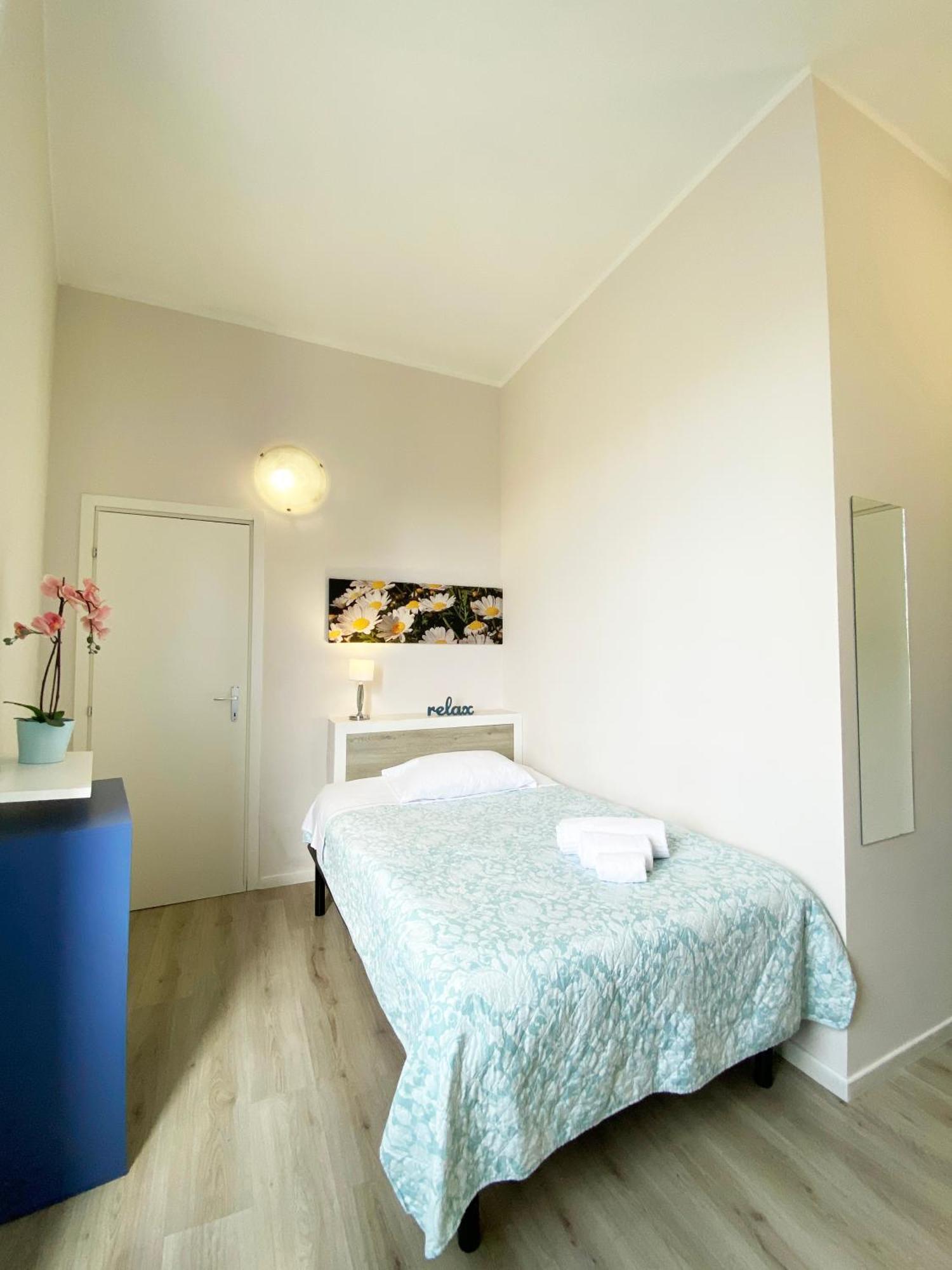 Easyrooms One Parma Pokoj fotografie
