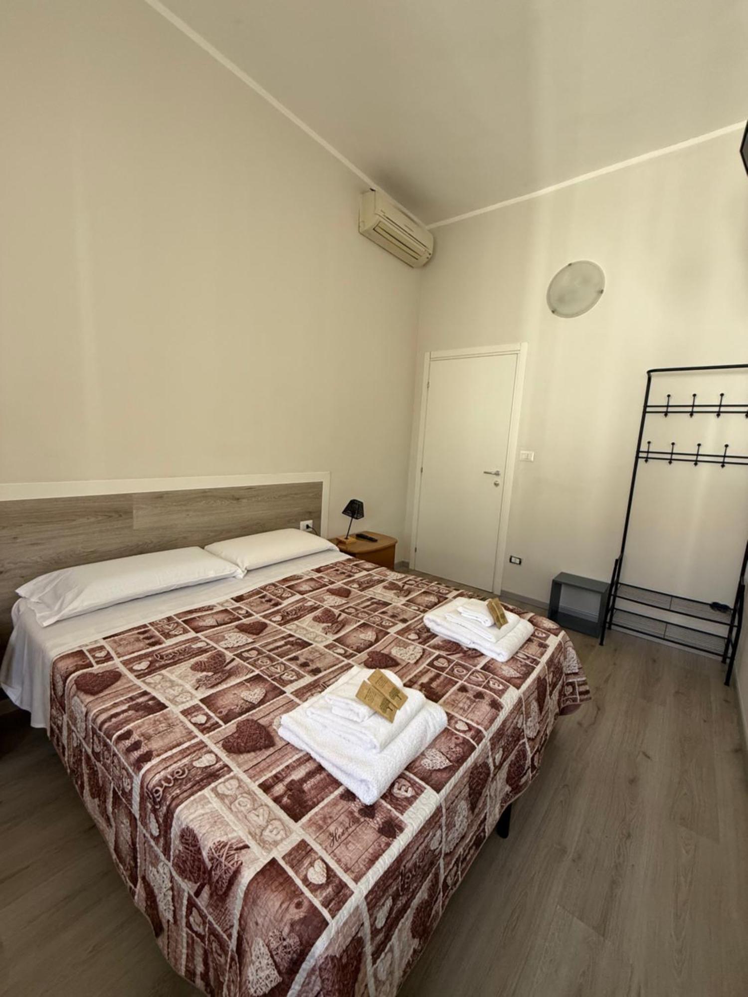 Easyrooms One Parma Exteriér fotografie